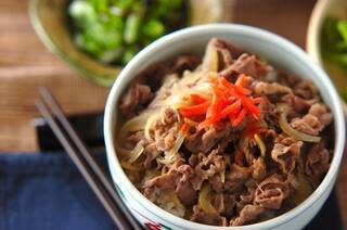 人気の丼もの！簡単にできる基本の牛丼