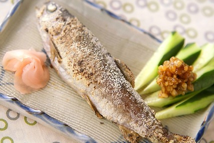 皮はパリっと身はほっくほく！ニジマスの塩焼き