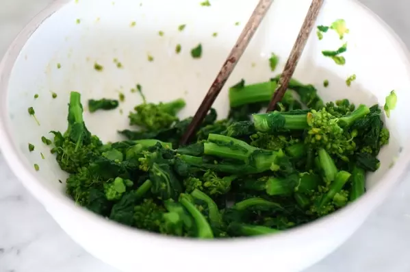 作り置きできる！菜の花のからし和え by つくおき nozomiさんの作り方4