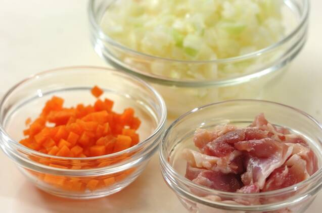 鶏肉のクリームスープの作り方の手順1