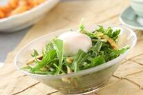 水菜サラダ・温泉卵のせ