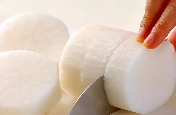 しみしみ大根とほろほろ手羽の煮物の下準備1