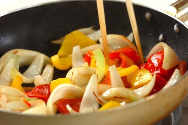 牛肉とパプリカのしょうゆ炒めの作り方の手順4