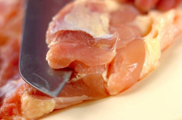 鶏肉のパリパリ焼き レモンバターソースの作り方の手順1