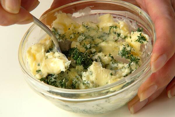 ガーリックトーストの作り方の手順1