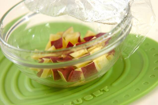 サツマイモのハニーチーズサラダの作り方の手順1