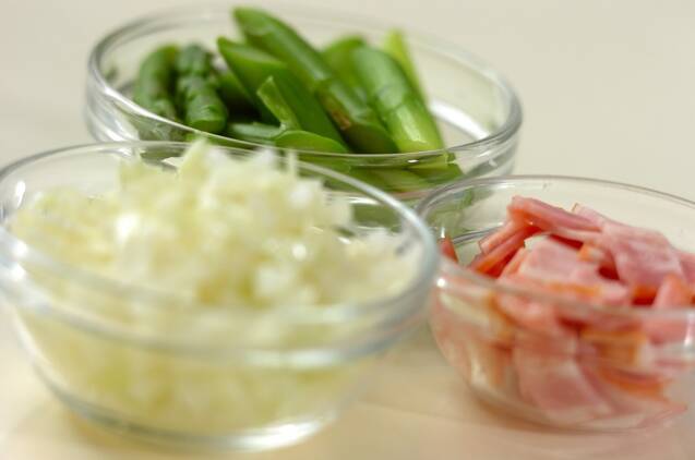 アスパラのリゾットの作り方の手順1