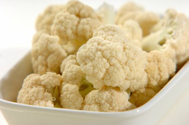 カリフラワーとゆで卵のサラダの作り方の手順1