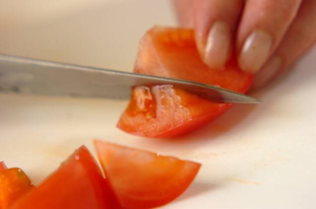 トマトとワカメのスープの作り方の手順1