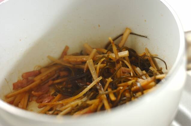 昆布とゴボウの煮物の作り方の手順3
