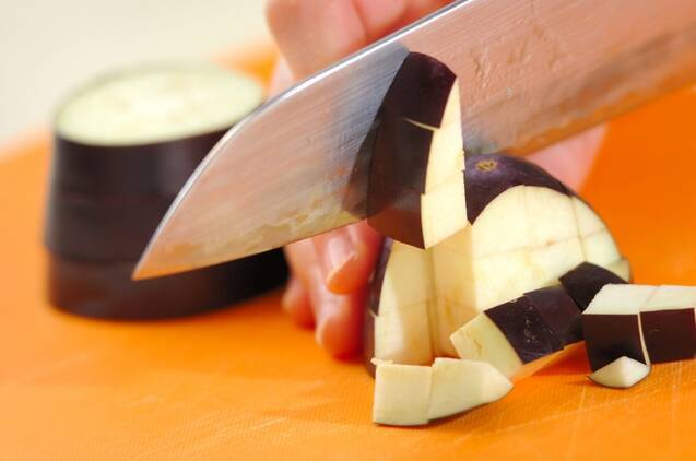 ナスとひき肉のエスニック混ぜご飯の作り方の手順1