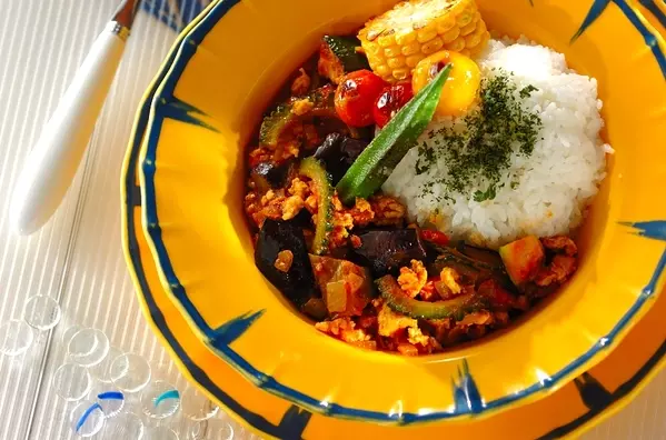 炒めるだけ!彩りきれいな夏野菜キーマカレー by 松本 知恵さん