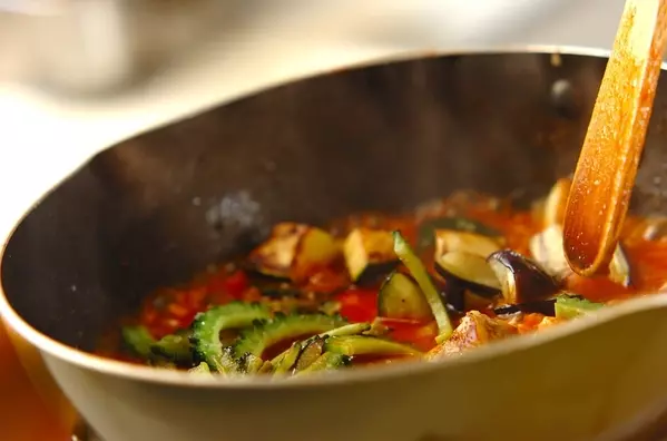 炒めるだけ!彩りきれいな夏野菜キーマカレー by 松本 知恵さんの作り方4