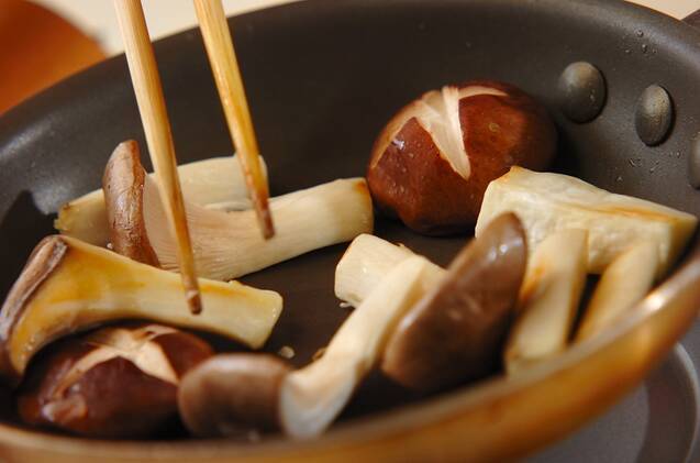 キノコの塩炒めの作り方の手順3