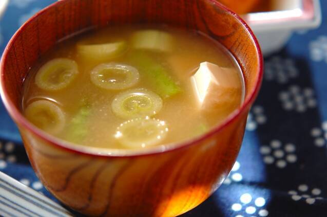 白ねぎとアスパラ、お豆腐のみそ汁