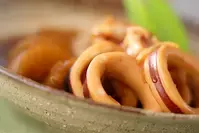おふくろの味！しみしみ大根とやわらかイカの煮物