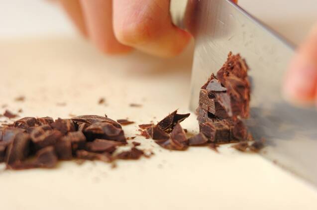 ホットチョコレートの作り方の手順1