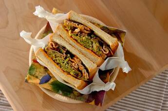 甘辛豚肉の韓国風ボリュームサンドイッチ