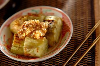 焼きナスのナッツソースがけ