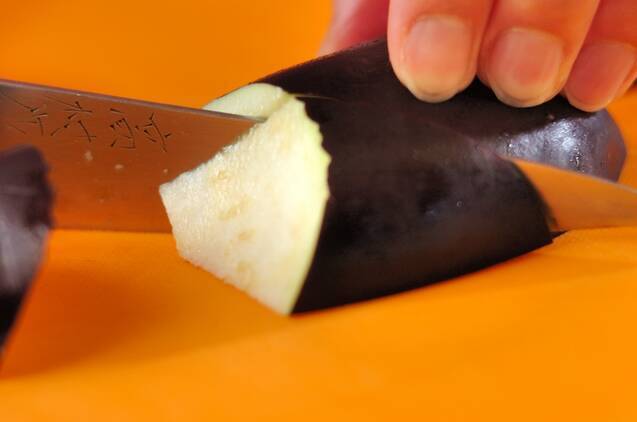 ひき肉とナスの簡単みそ炒めの作り方の手順1