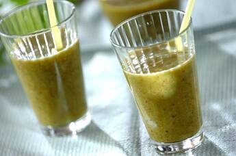 鉄分補給！パセリグリーンスムージー