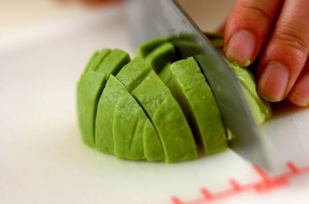 牛肉とアボカドのすき煮の作り方の手順1