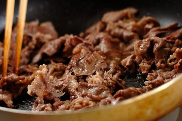 牛肉とアボカドのすき煮の作り方の手順2