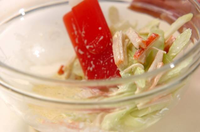 セロリとカニカマのサラダの作り方の手順2