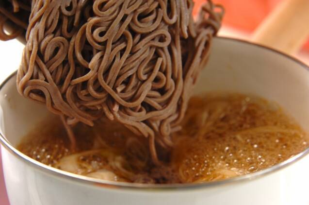 あったかお蕎麦 ナメコたっぷり！の作り方の手順3