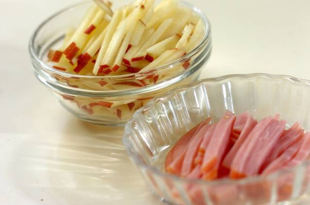 キャベツとリンゴのサラダの作り方の手順2