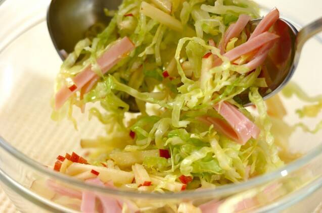 キャベツとリンゴのサラダの作り方の手順3