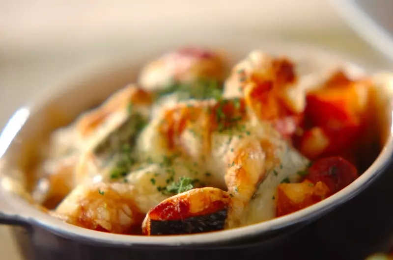 カボチャとソーセージのトマトチーズ焼き 副菜 レシピ 作り方 E レシピ 料理のプロが作る簡単レシピ