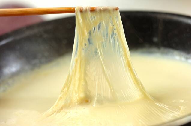 手づくり湯葉のマグロアボカド和えの作り方の手順2