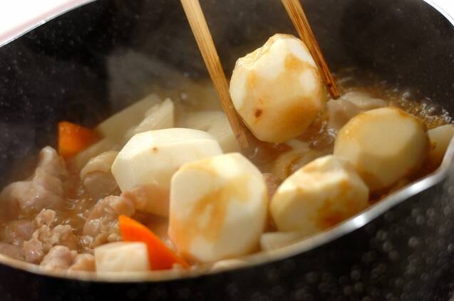 作り置き！麺つゆで鶏肉と根菜の煮物の作り方の手順7