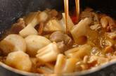 作り置き！麺つゆで鶏肉と根菜の煮物の作り方3
