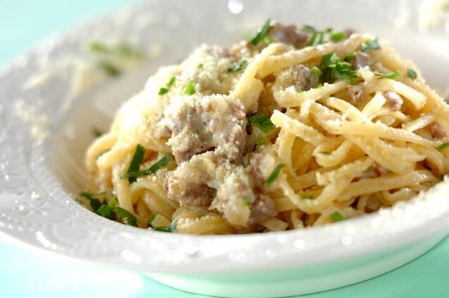 14. アンチョビ香るひき肉のクリームソース