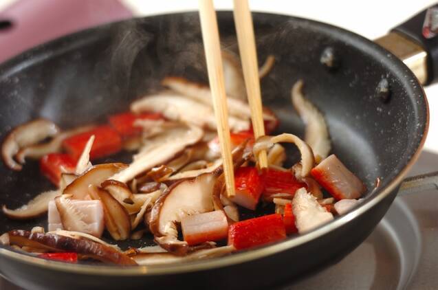 カニカマと卵のオイスター炒めの作り方の手順3