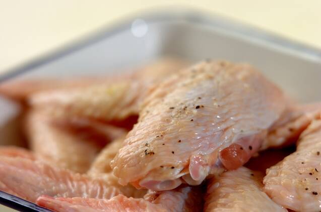 甘辛でやみつきに！韓国風ヤンニョムチキンの作り方の手順1