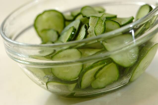 キュウリの中華風浅漬けの作り方の手順1