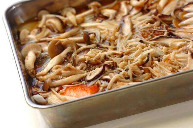 鮭といろいろキノコのメープル南蛮の作り方の手順6