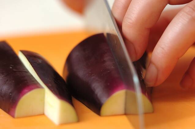 レンジで簡単蒸しナスの作り方の手順1