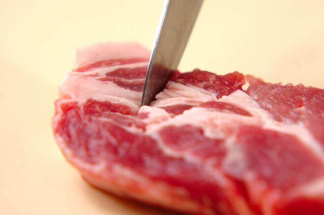 リンゴと豚肉のポットローストの作り方の手順1