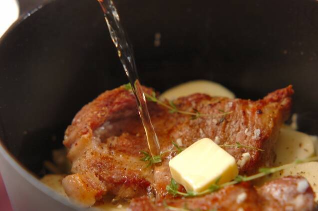 リンゴと豚肉のポットローストの作り方の手順4