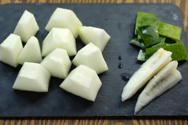 冬瓜と手羽先の煮込みの作り方1