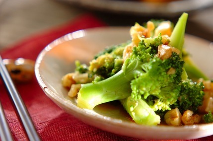 ブロッコリーのクルミ和え