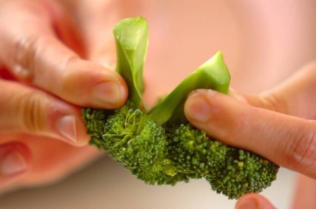 ブロッコリーのクルミ和えの作り方の手順1