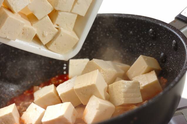 豚ひき肉と豆腐のチリソース、卵あえの作り方の手順3