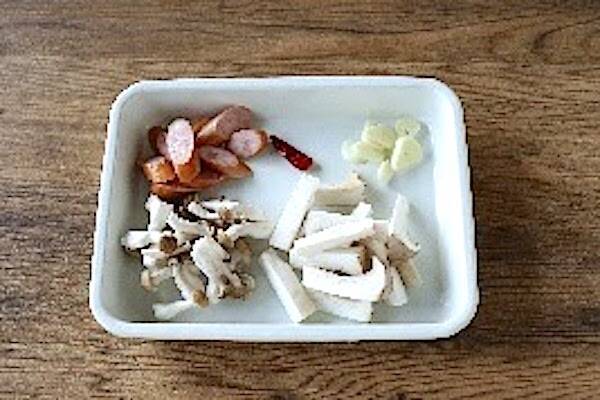 きのことウインナーのアヒージョの作り方の手順1