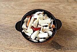 きのことウインナーのアヒージョの作り方の手順2