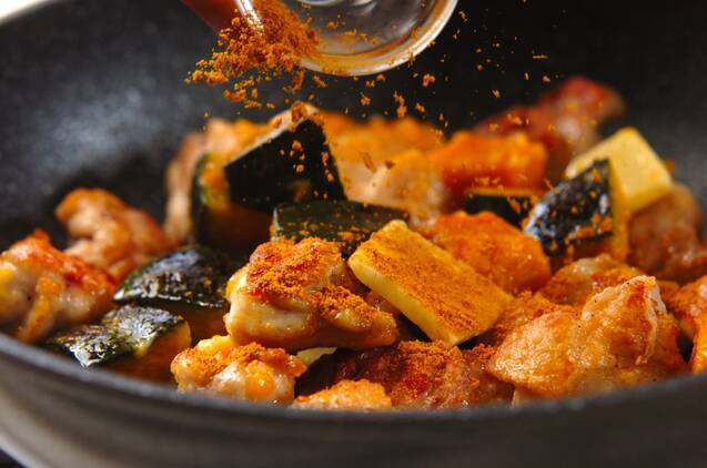 鶏肉とカボチャのチーズカレー炒めの作り方の手順4